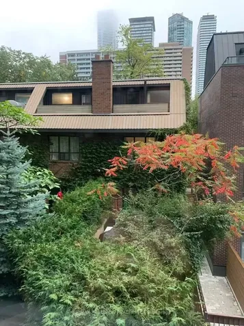 19 Dundonald Street Toronto ON M4Y 1K3