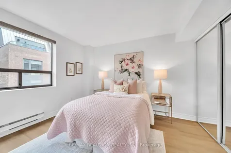 19 Dundonald Street Toronto ON M4Y 1K3