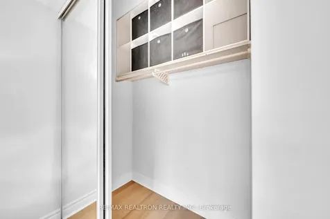 19 Dundonald Street Toronto ON M4Y 1K3