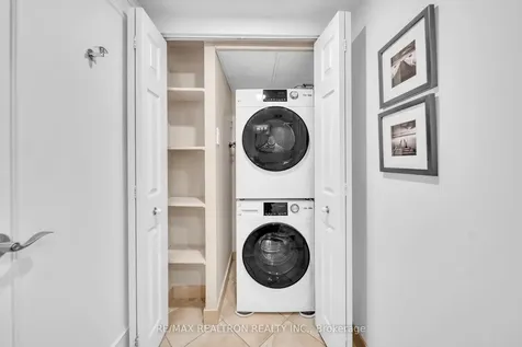 19 Dundonald Street Toronto ON M4Y 1K3