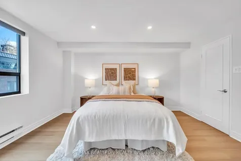 19 Dundonald Street Toronto ON M4Y 1K3