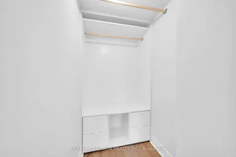 19 Dundonald Street Toronto ON M4Y 1K3