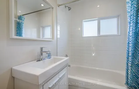 127 Rumsey Road Toronto ON M4G 1P3