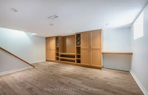 127 Rumsey Road Toronto ON M4G 1P3