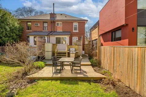 127 Rumsey Road Toronto ON M4G 1P3