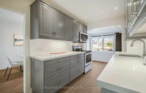 127 Rumsey Road Toronto ON M4G 1P3