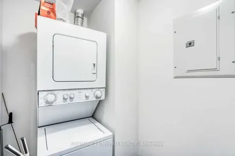 832 Bay Street Toronto ON M5S 1Z6