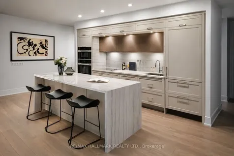 10 Inn On The Park Drive Toronto ON M3C 0P9