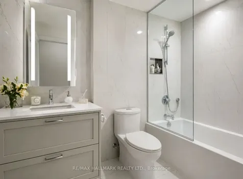 10 Inn On The Park Drive Toronto ON M3C 0P9