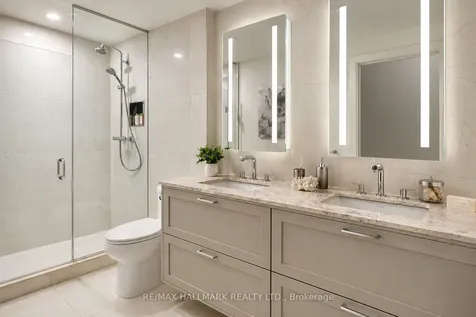 10 Inn On The Park Drive Toronto ON M3C 0P9