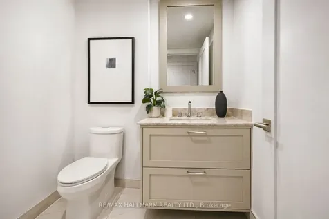 10 Inn On The Park Drive Toronto ON M3C 0P9