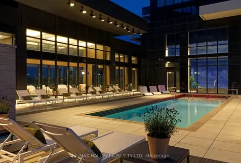 10 Inn On The Park Drive Toronto ON M3C 0P9
