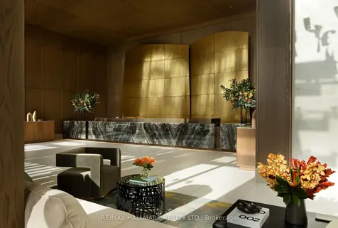 10 Inn On The Park Drive Toronto ON M3C 0P9