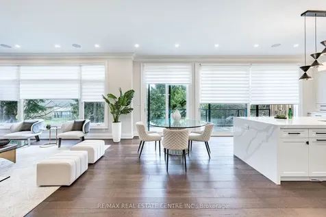 15 Montford Drive Toronto ON M2M 3H2