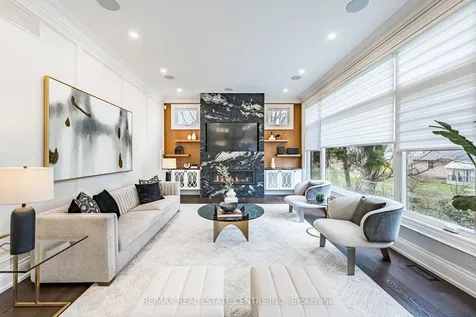15 Montford Drive Toronto ON M2M 3H2