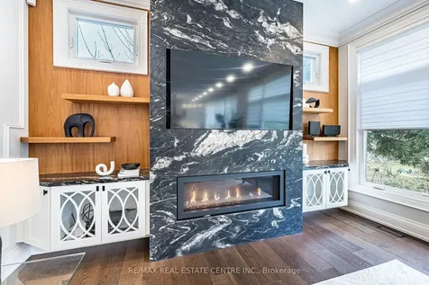 15 Montford Drive Toronto ON M2M 3H2