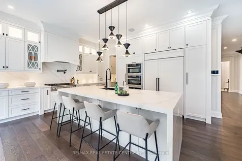 15 Montford Drive Toronto ON M2M 3H2