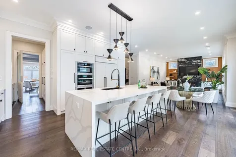 15 Montford Drive Toronto ON M2M 3H2