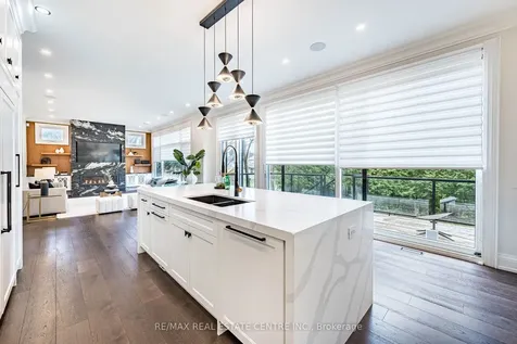 15 Montford Drive Toronto ON M2M 3H2