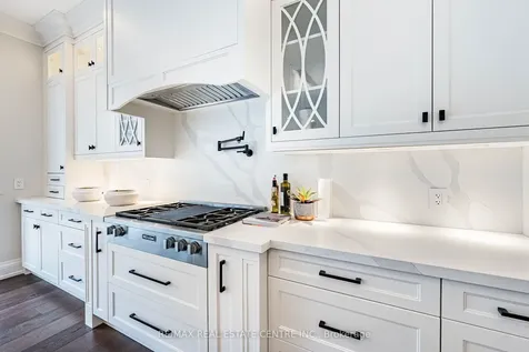 15 Montford Drive Toronto ON M2M 3H2