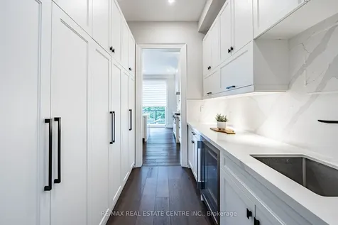 15 Montford Drive Toronto ON M2M 3H2