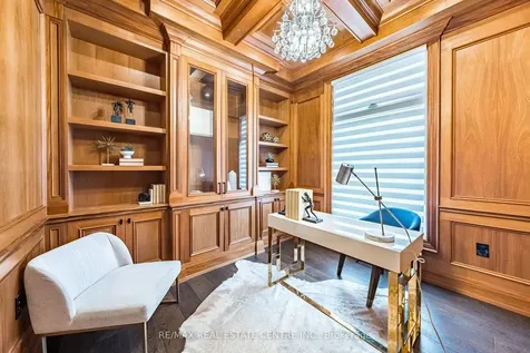 15 Montford Drive Toronto ON M2M 3H2