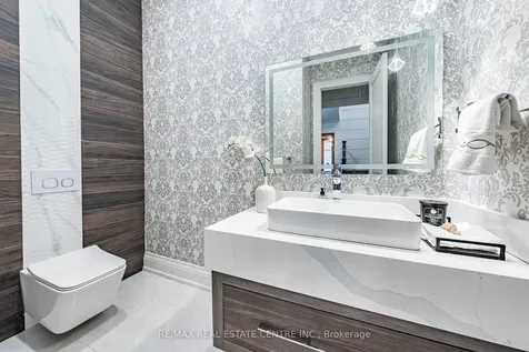 15 Montford Drive Toronto ON M2M 3H2