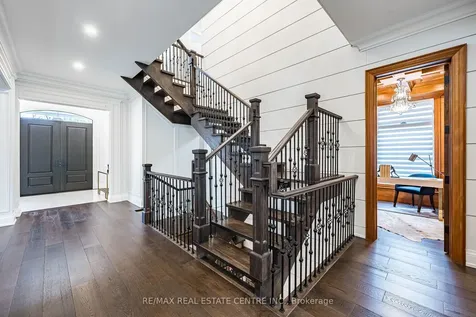 15 Montford Drive Toronto ON M2M 3H2