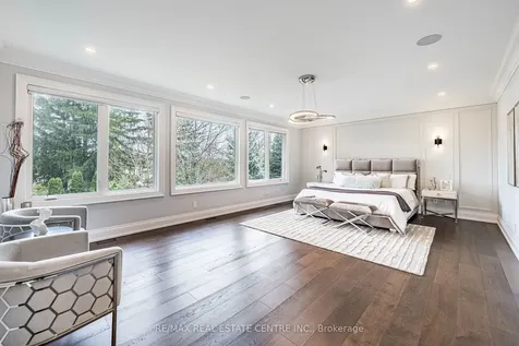 15 Montford Drive Toronto ON M2M 3H2