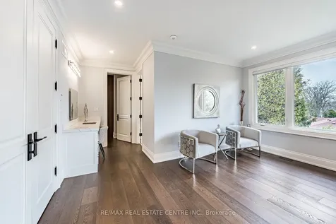 15 Montford Drive Toronto ON M2M 3H2