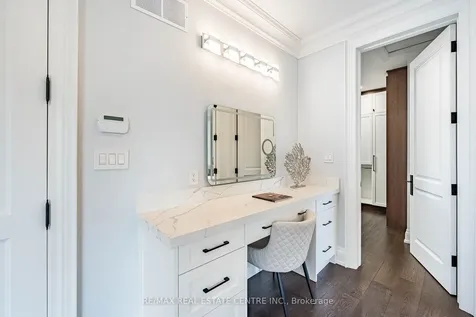 15 Montford Drive Toronto ON M2M 3H2