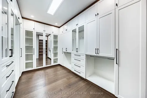 15 Montford Drive Toronto ON M2M 3H2