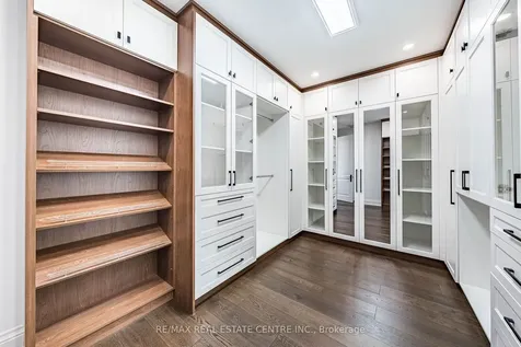 15 Montford Drive Toronto ON M2M 3H2