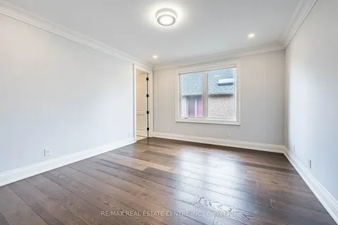 15 Montford Drive Toronto ON M2M 3H2