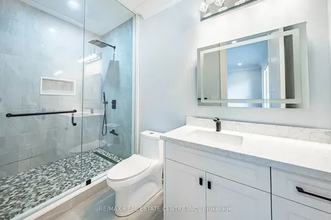 15 Montford Drive Toronto ON M2M 3H2
