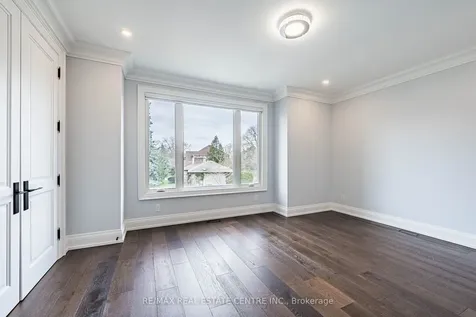 15 Montford Drive Toronto ON M2M 3H2
