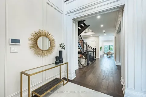 15 Montford Drive Toronto ON M2M 3H2