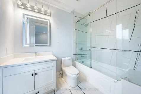 15 Montford Drive Toronto ON M2M 3H2