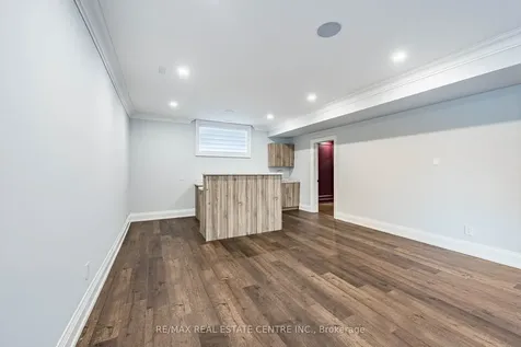 15 Montford Drive Toronto ON M2M 3H2