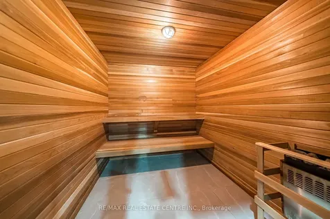 15 Montford Drive Toronto ON M2M 3H2