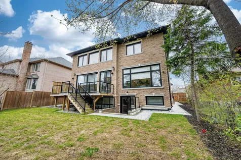 15 Montford Drive Toronto ON M2M 3H2