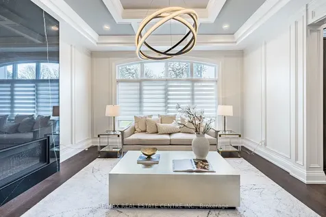15 Montford Drive Toronto ON M2M 3H2