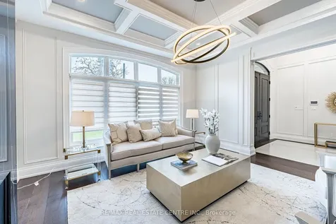 15 Montford Drive Toronto ON M2M 3H2