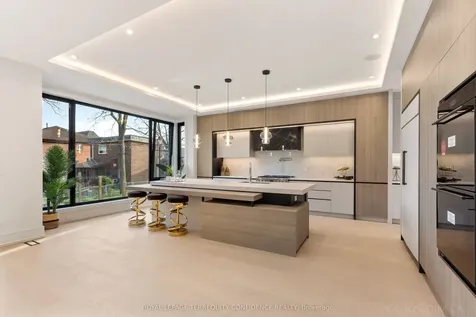 205 Horsham Avenue Toronto ON M2N 2A4