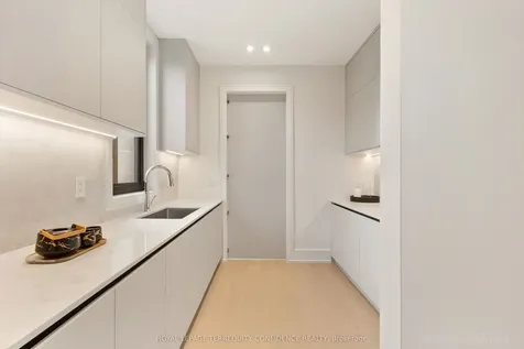 205 Horsham Avenue Toronto ON M2N 2A4