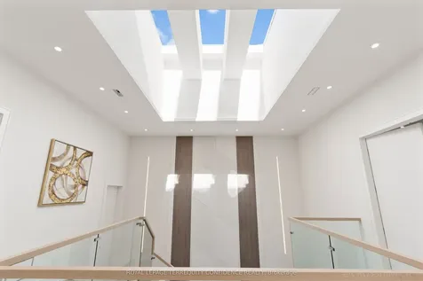 205 Horsham Avenue Toronto ON M2N 2A4