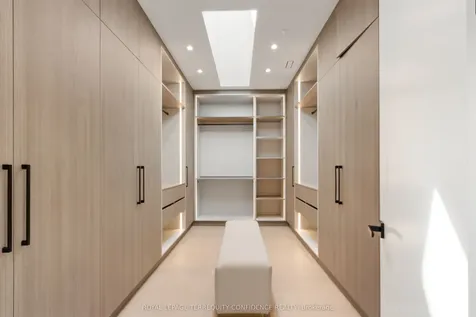 205 Horsham Avenue Toronto ON M2N 2A4