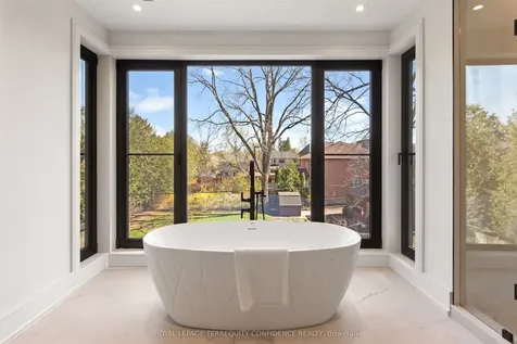 205 Horsham Avenue Toronto ON M2N 2A4