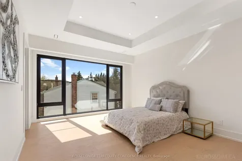 205 Horsham Avenue Toronto ON M2N 2A4