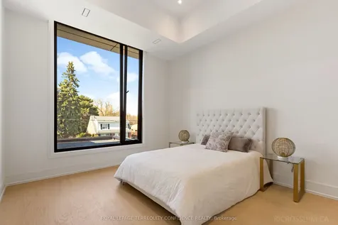 205 Horsham Avenue Toronto ON M2N 2A4